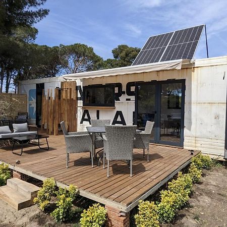 Cooltainer Retreat: Sustainable Coastal Forest Tiny House Near Barcelona Castelldefels Eksteriør billede